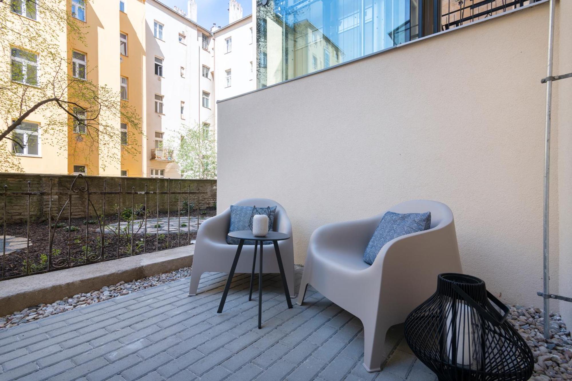 Hidden Art Boutique Residence By Dwellfort Praga Exterior foto